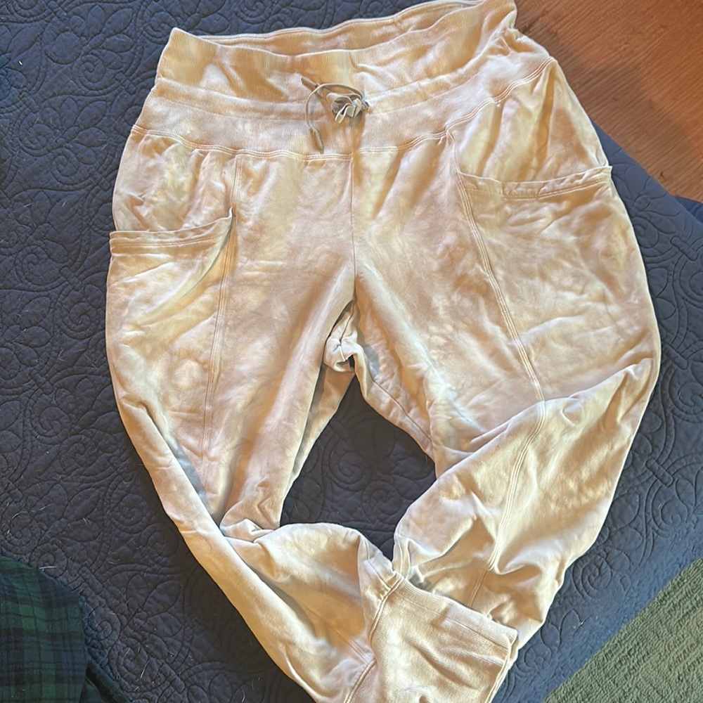 Tan tie die sweats